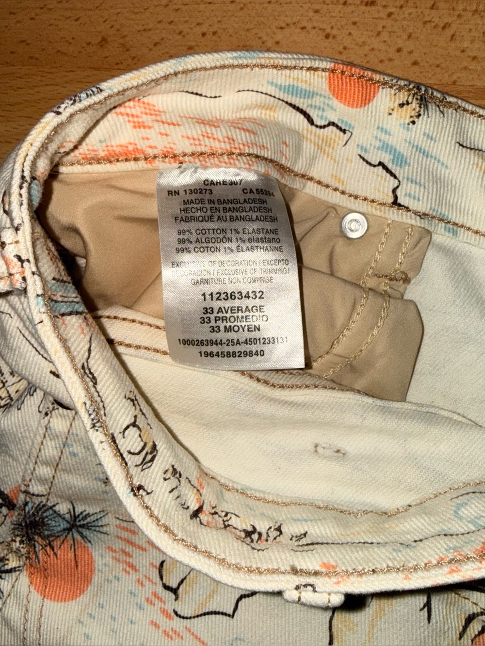 Wrangler Cream Denim Shorts with Desert Print - Picture 3 of 3